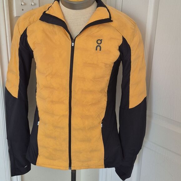 On Running Men's Climate Jacket in Yellow and Black - Picture 7 of 16